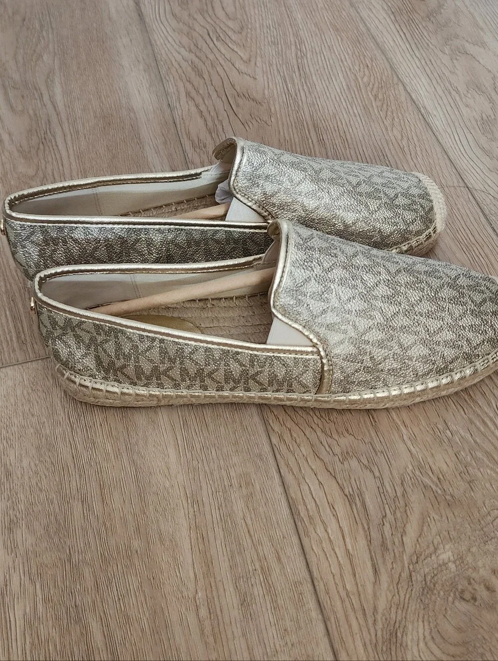 Michael Kors Hastings Metallic Canvas Signature Espadrille in Pale Gold Size 8
